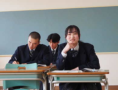 生徒総会／中間試験／3年生保護者進路ガイダンス／新入生歓迎競技会／キャリア教育研修（3年）／遠足／人権教育／特進コース学習合宿